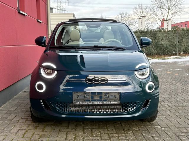 Fiat 500e La Prima