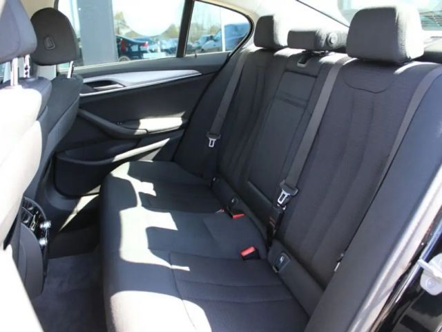 BMW 530 530e Sedan