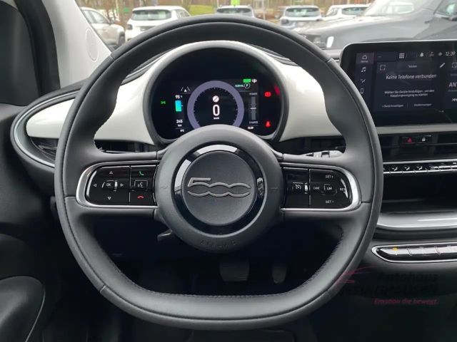 Fiat 500e Digitales Cockpit Apple CarPlay Android Auto Klima