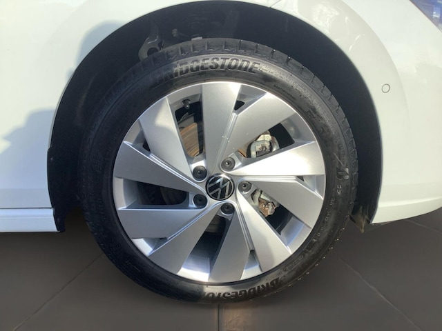 Volkswagen Golf 1.5 eTSI Golf VIII Style