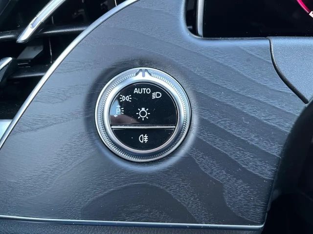 Mercedes-Benz E 200 AMG Line Sedan