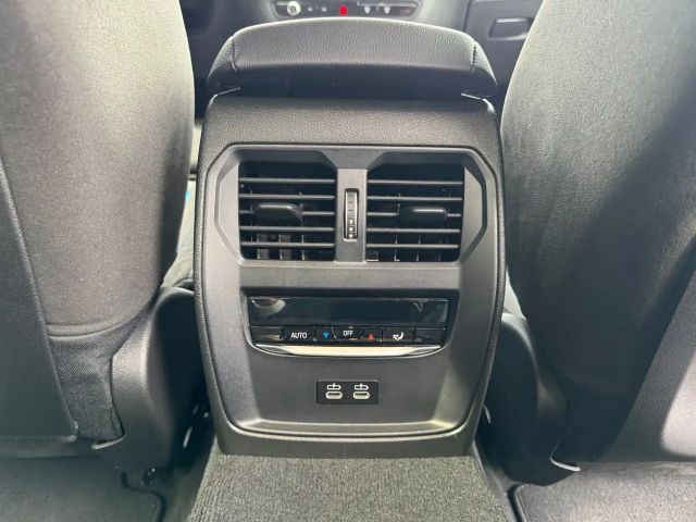 BMW 318 318i M-Sport Sedan