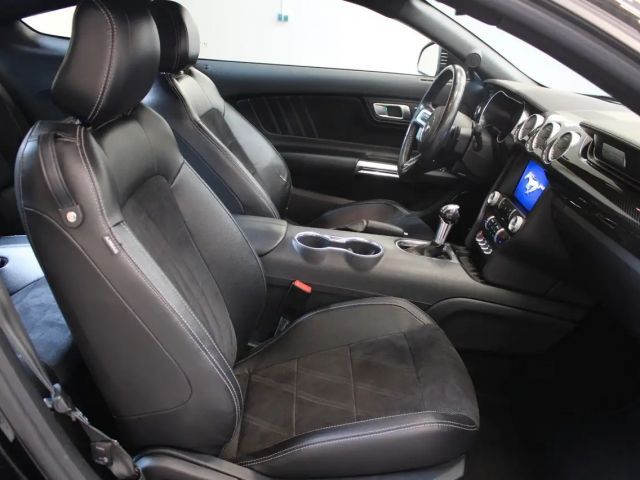 Ford Mustang Fastback GT 5.0 V8