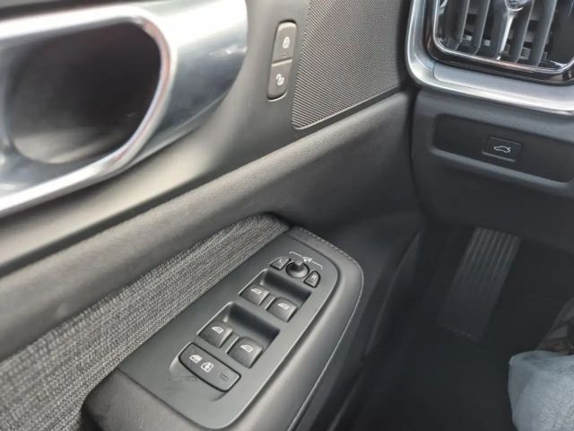 Volvo V60 Core Hybrid