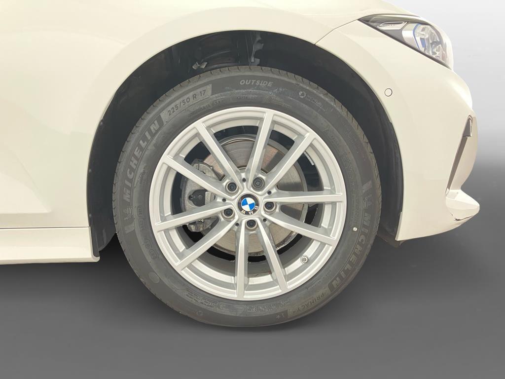 BMW 320 320i Sedan xDrive