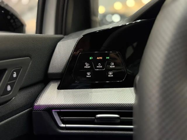 Volkswagen Golf 1.5 TSI R-Line