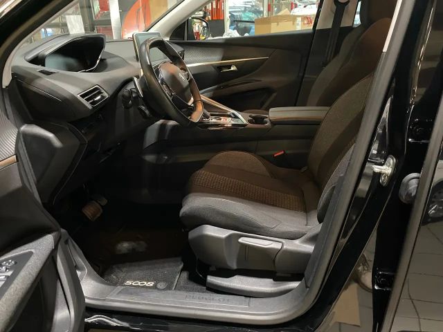 Peugeot 5008 EAT8 PureTech