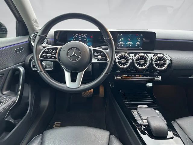 Mercedes-Benz A 180 A 180 d Progressive