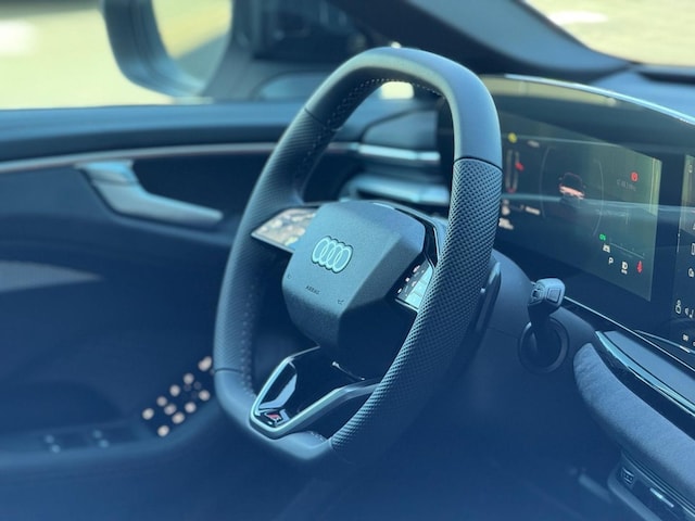 Audi A6 Avant Quattro S-Tronic