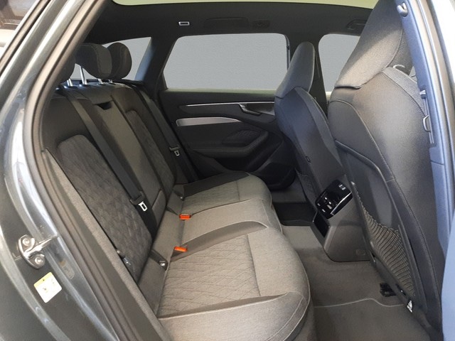 Audi A6 Avant Quattro S-Tronic