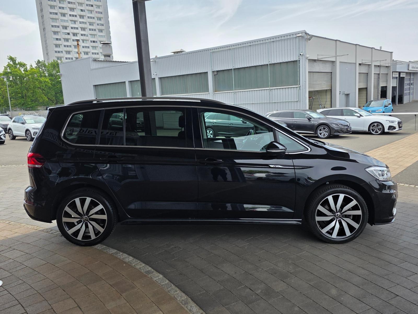 Volkswagen Touran 1.5 TSI DSG IQ.Drive R-Line