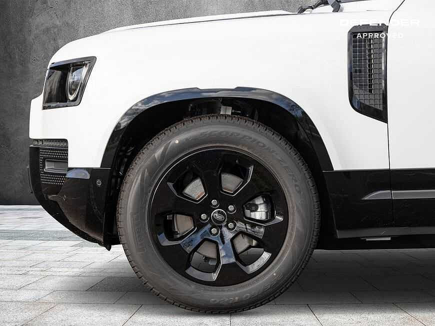 Land Rover Defender 110 Dynamic SE