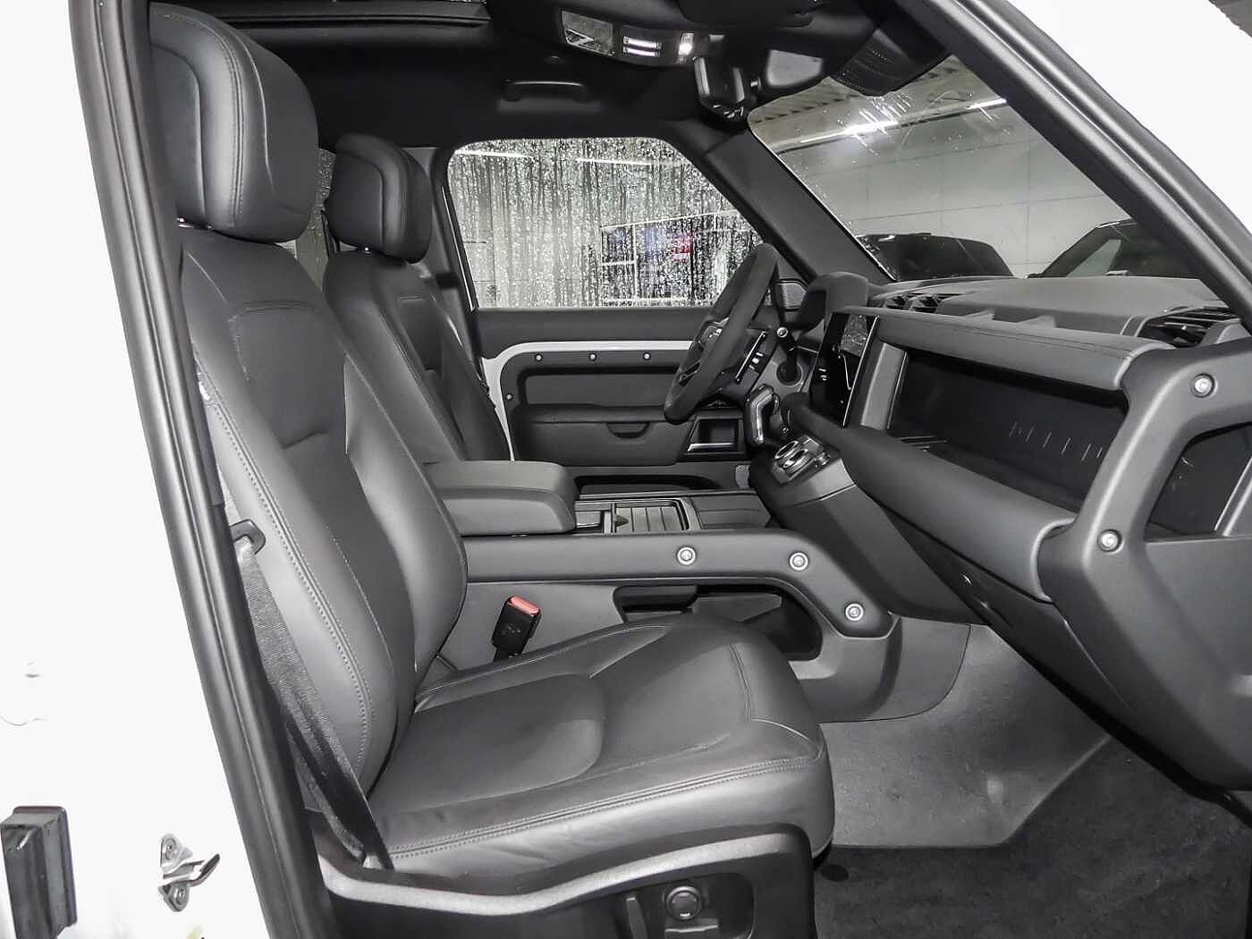 Land Rover Defender 110