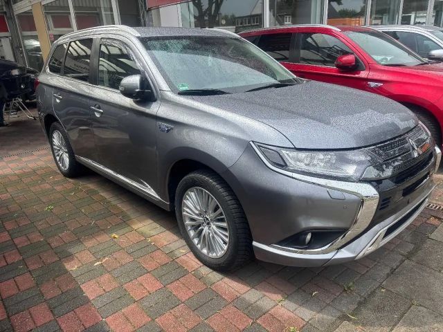 Mitsubishi Outlander 4WD PHEV