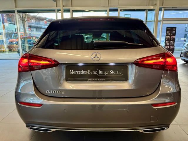Mercedes-Benz A 180 A 180 d Progressive