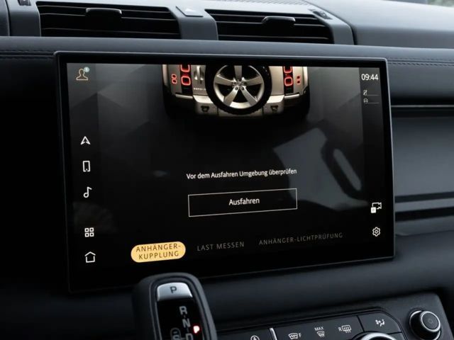 Land Rover Defender 110 D300 Dynamic SE