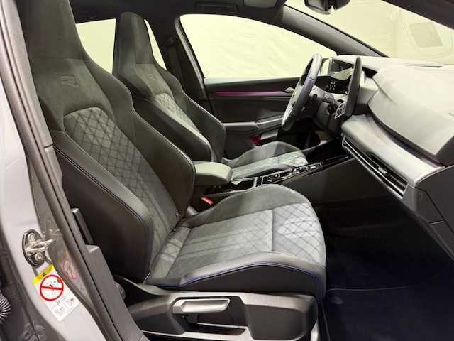 Volkswagen Golf 1.5 eTSI DSG R-Line