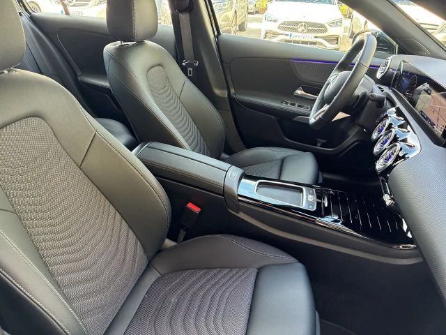 Mercedes-Benz A 180 Hatchback Progressive