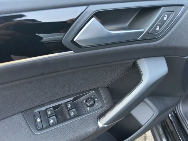 Volkswagen Touran 1.5 TSI DSG R-Line