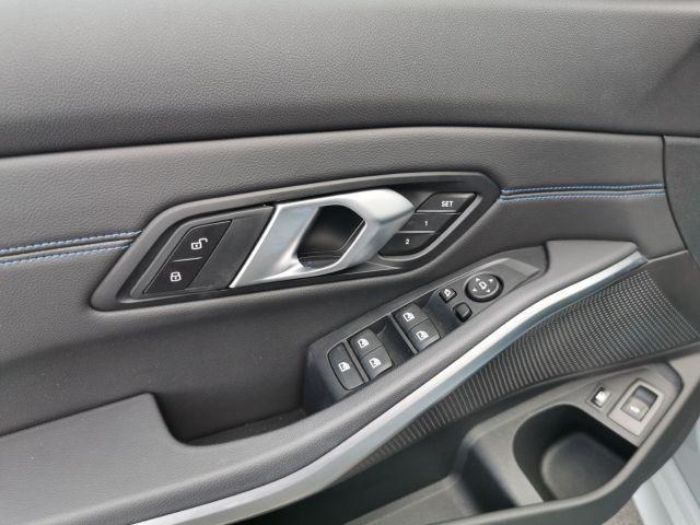 BMW 330 330e Touring xDrive