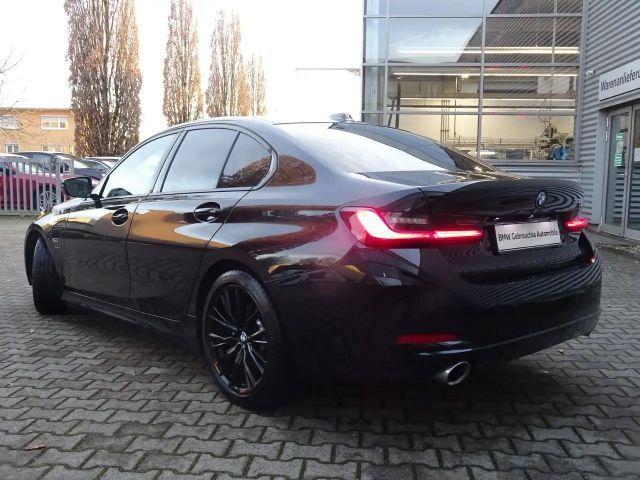 BMW 330 330e Sedan