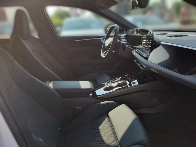 Audi A6 Avant Quattro S-Tronic