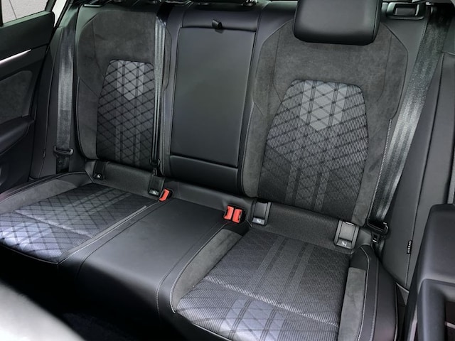 Volkswagen Golf 1.5 eTSI DSG R-Line