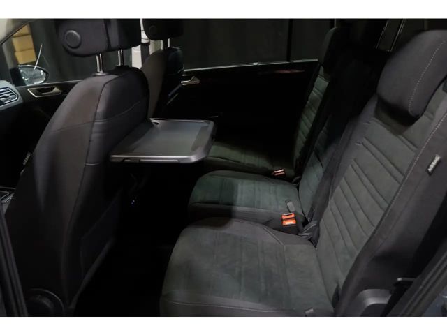 Volkswagen Touran 1.5 TSI Highline Style