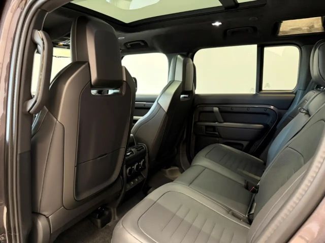 Land Rover Defender 110