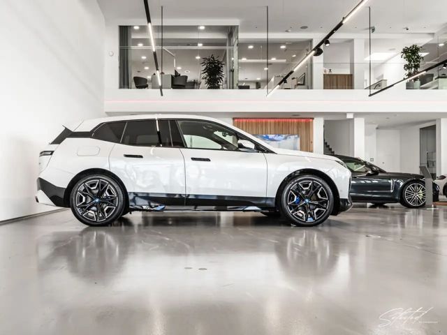 BMW iX xDrive