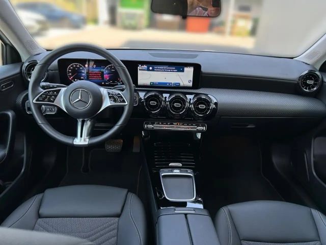 Mercedes-Benz A 180 +MBUX+Wide+Navi+AHK+W-Paket+SpurH+AUT+LM