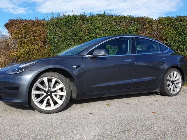 Tesla Model 3 RWD Standard Range