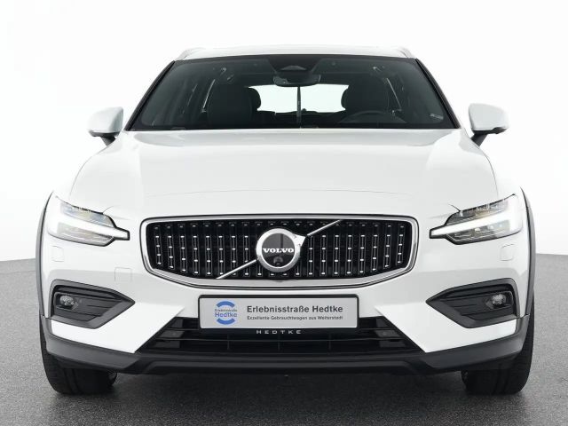 Volvo V60 Cross Country AWD Plus
