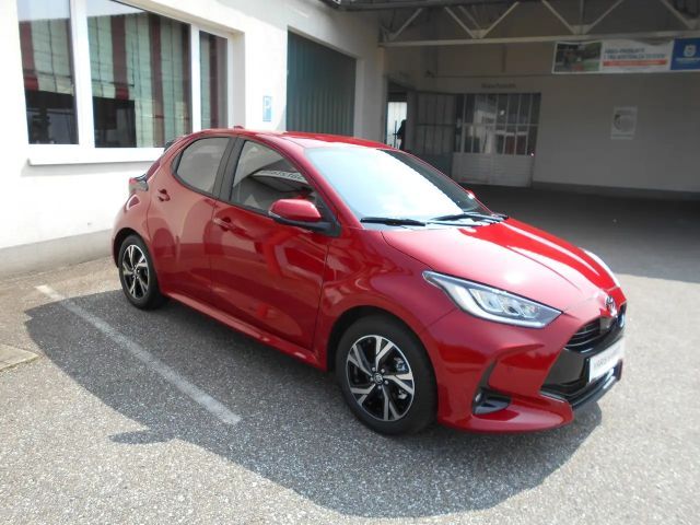 Toyota Yaris Active Hatchback Hybride VVT-i