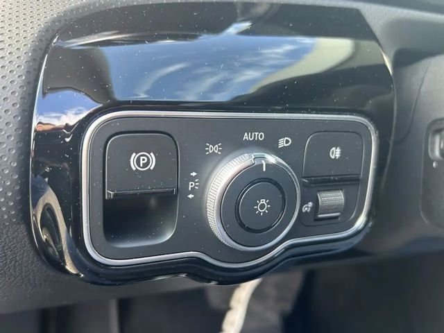 Mercedes-Benz CLA 180 CLA 180 d Sedan