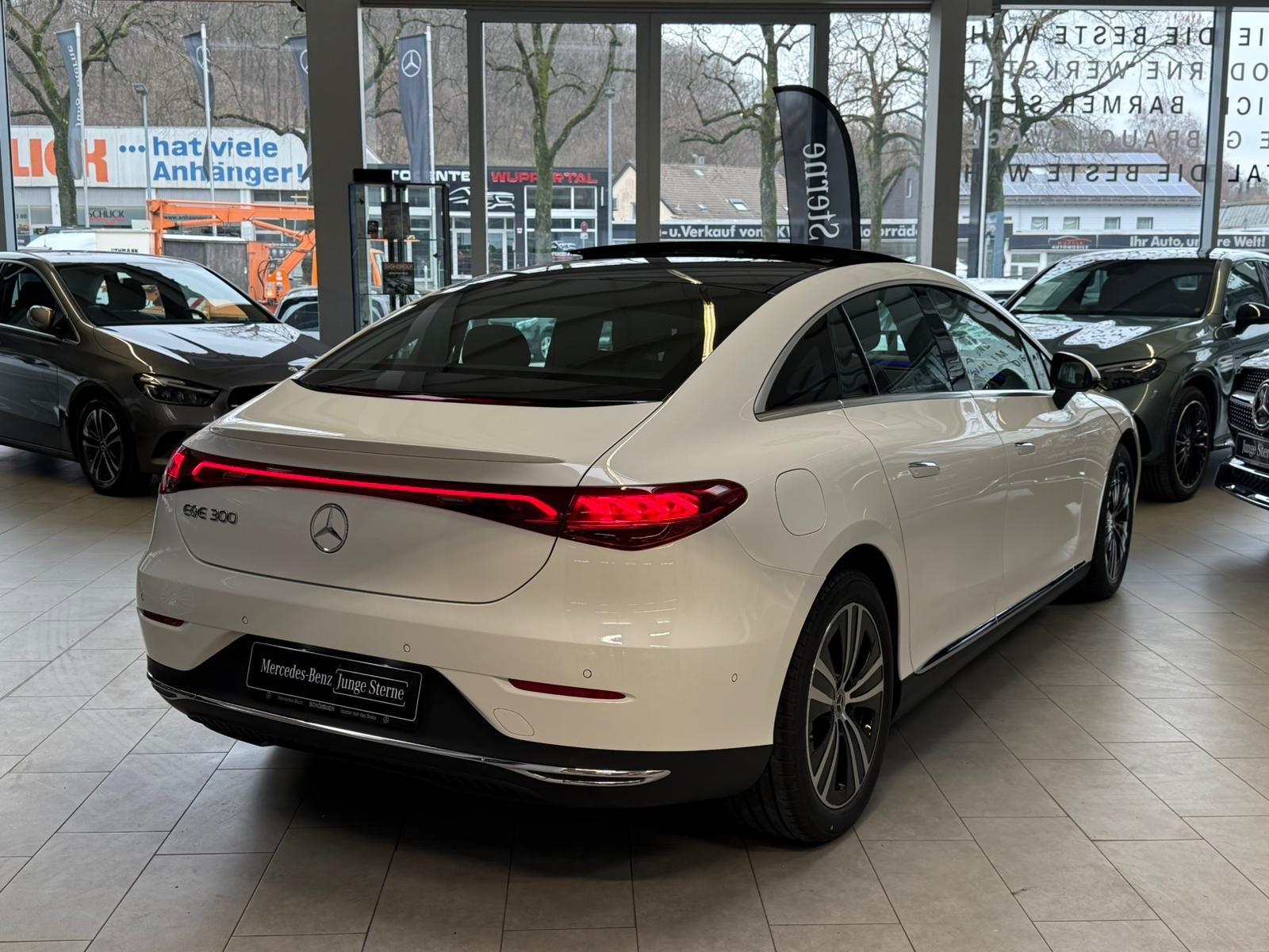 Mercedes-Benz EQE 300 Sedan