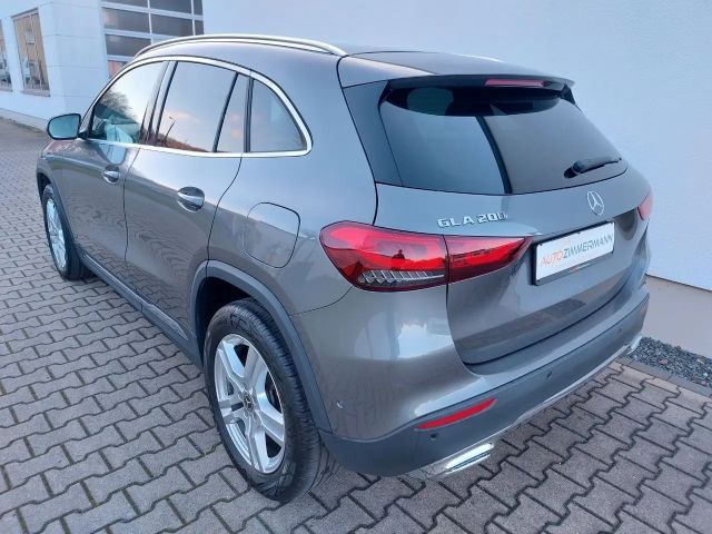 Mercedes-Benz GLA 200 Autom. LED AHK Widescreen