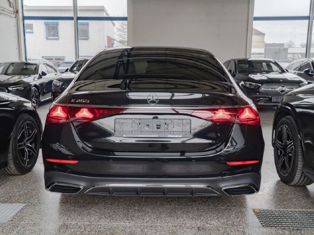 Mercedes-Benz E 200 Sedan