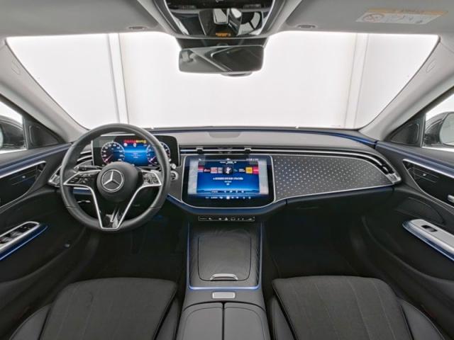 Mercedes-Benz E 200 AVANTGARDE Sedan