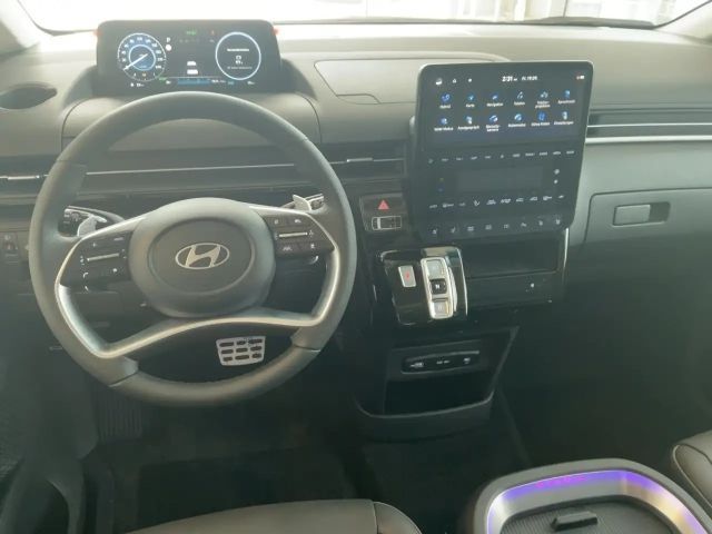 Hyundai Staria Signature