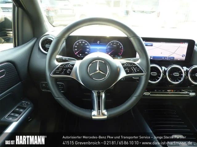 Mercedes-Benz B 200 Progressive Sedan