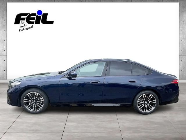 BMW 520 520i M-Sport Sedan