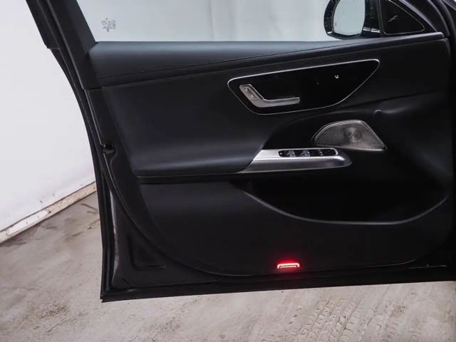 Mercedes-Benz E 200 AMG Line Sedan