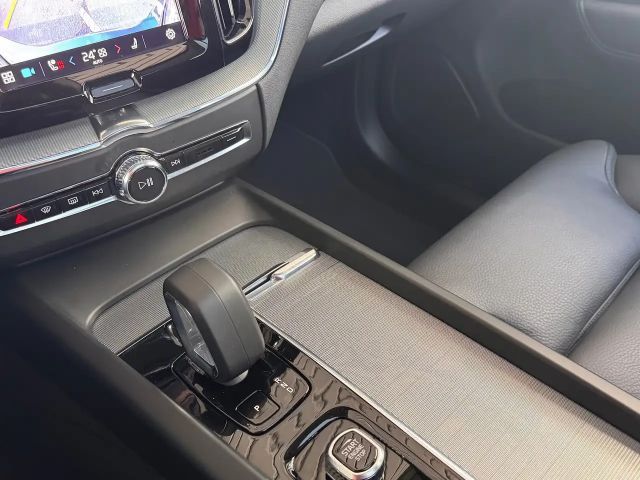 Volvo XC60 AWD Dark Plus