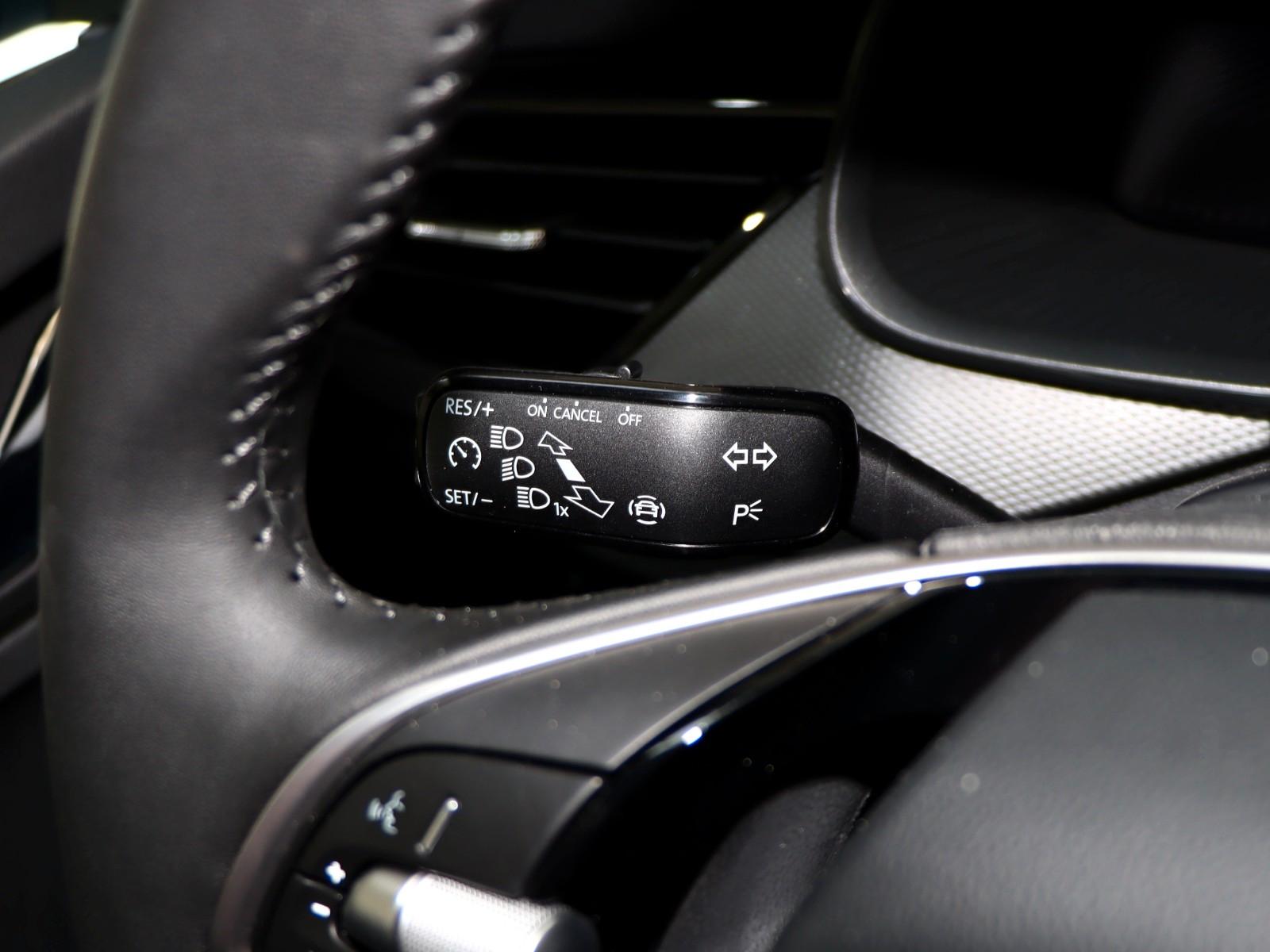 Skoda Scala 1.0 Essence DSG 116PS-AHK LED PDC Tempomat