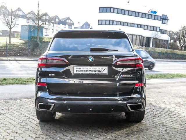 BMW X5 M50i