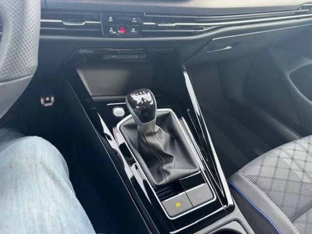 Volkswagen Golf 1.5 TSI R-Line