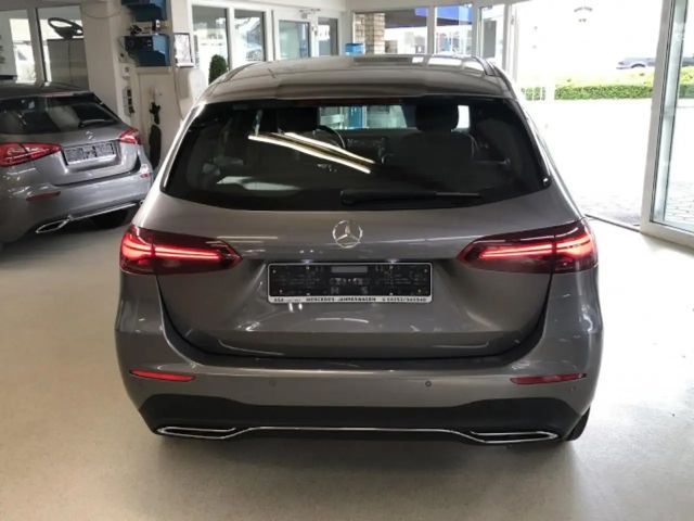 Mercedes-Benz B 200 Progressive Sedan