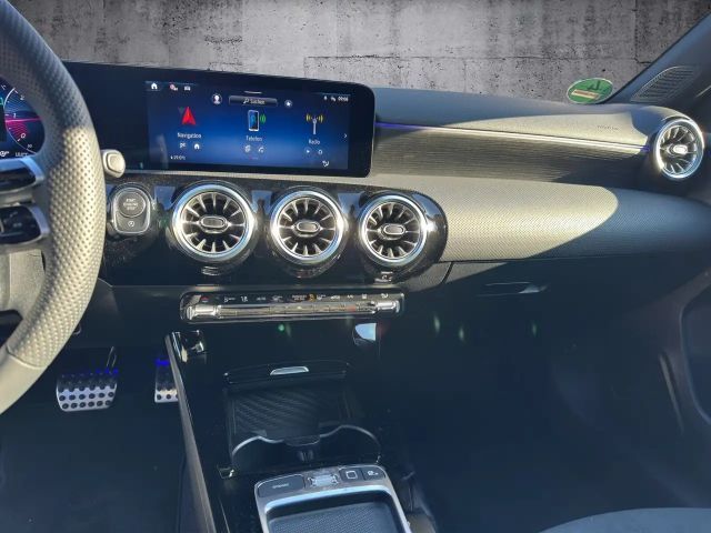 Mercedes-Benz A 200 A 200 d AMG Line