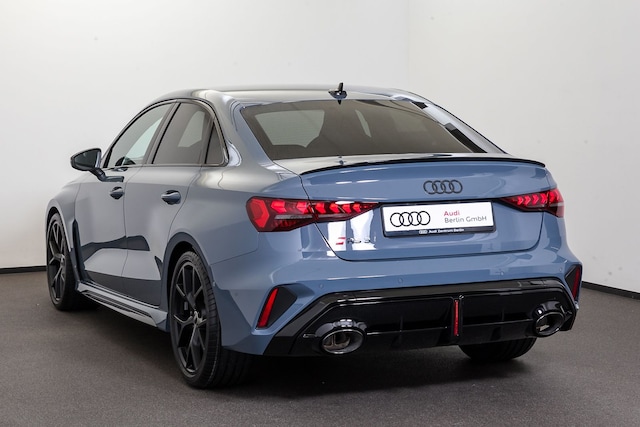 Audi RS3 Quattro S-Tronic Sedan